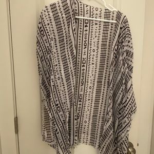 Black and white one size kimono